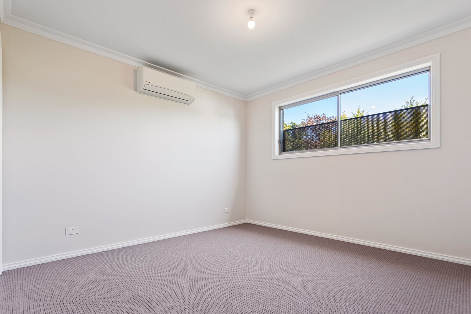 6/7 Rosemont Crescent KENNINGTON 9