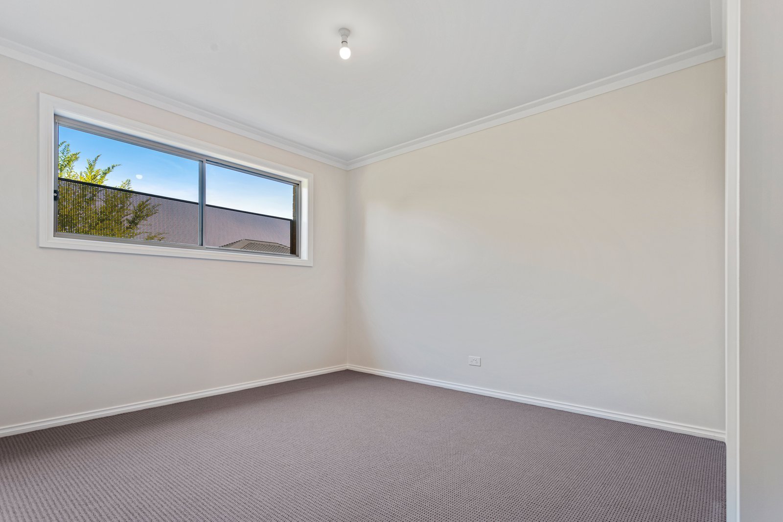 6/7 Rosemont Crescent KENNINGTON 10