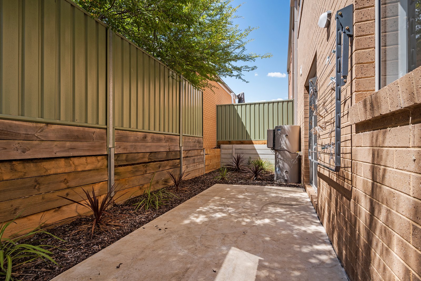 6/7 Rosemont Crescent KENNINGTON 13