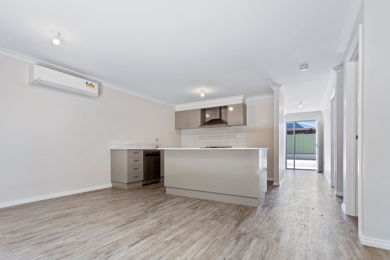 6/7 Rosemont Crescent KENNINGTON 2