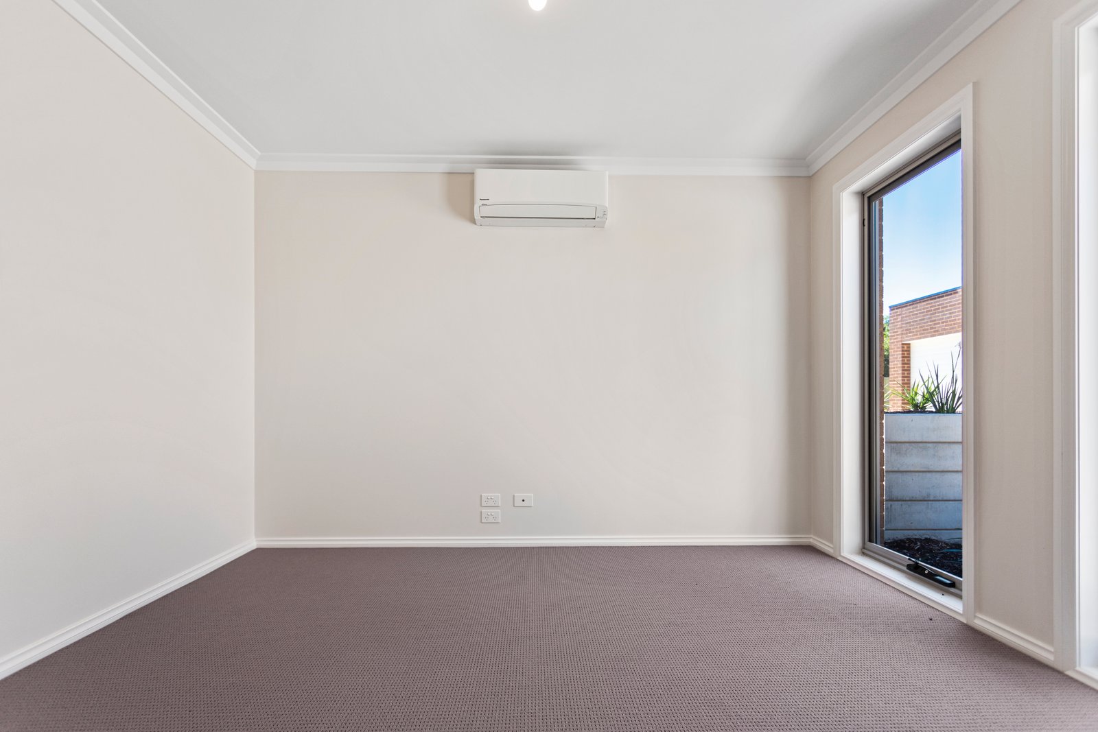 6/7 Rosemont Crescent KENNINGTON 4