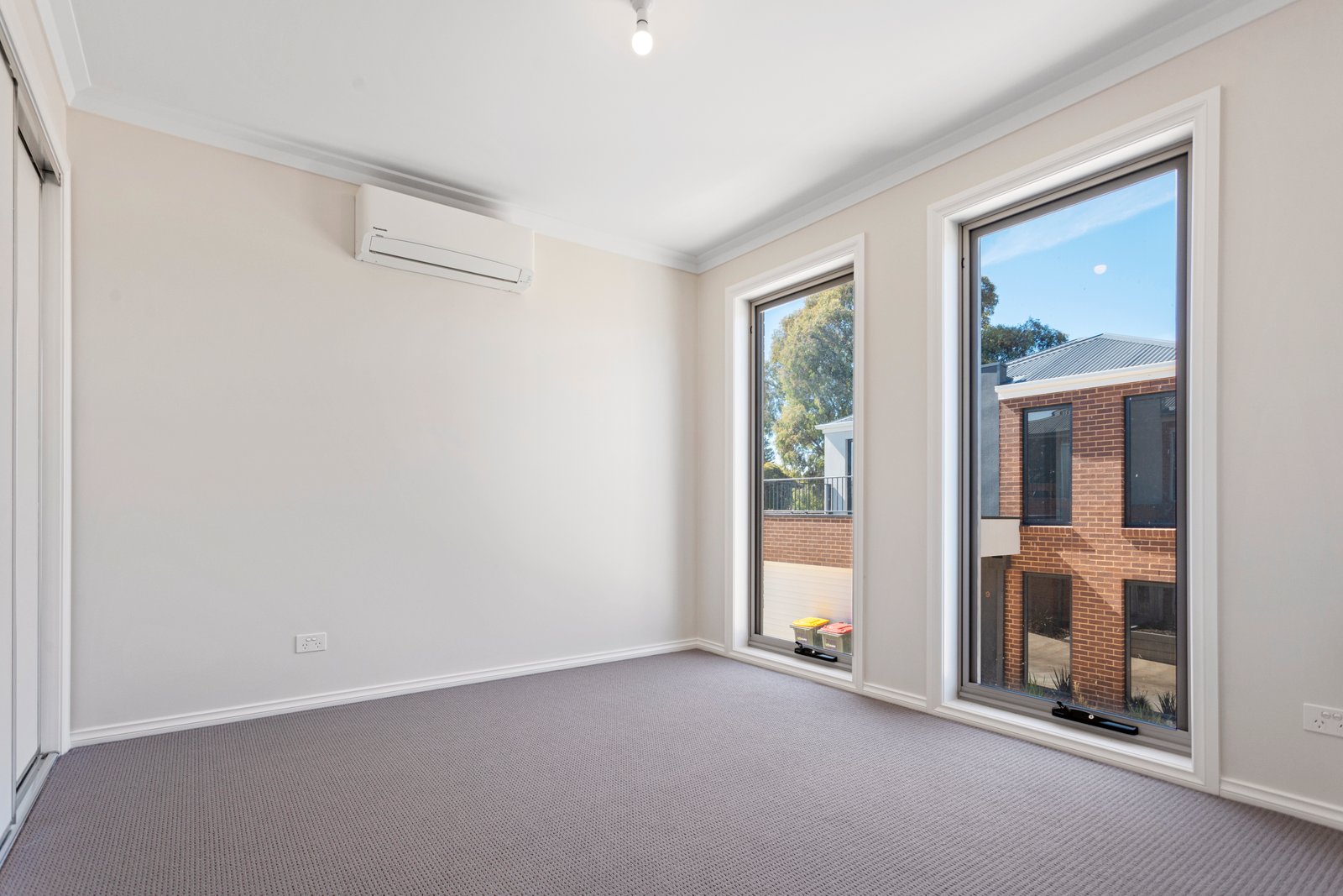 6/7 Rosemont Crescent KENNINGTON 6