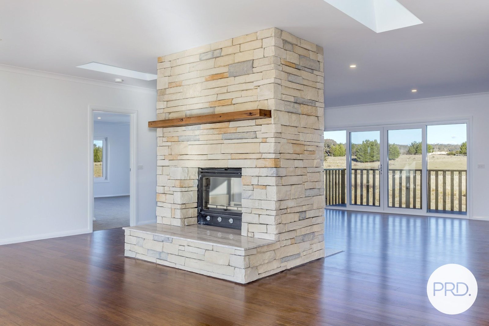 67 Warramunga Close WAMBOIN 9