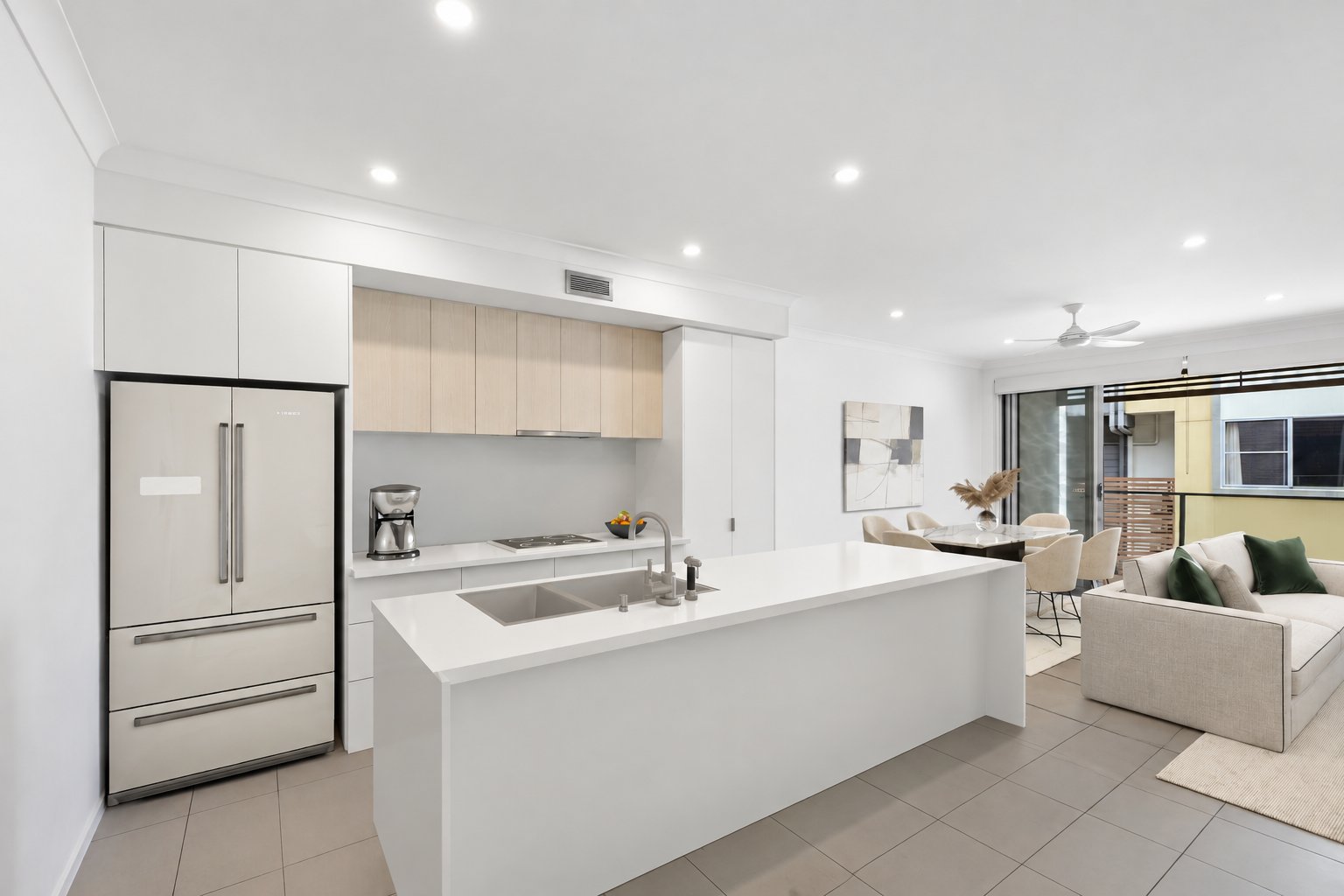 67/1 Grande Avenue CARRARA 1