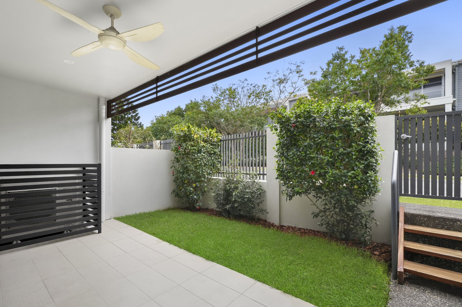 67/1 Grande Avenue CARRARA 4
