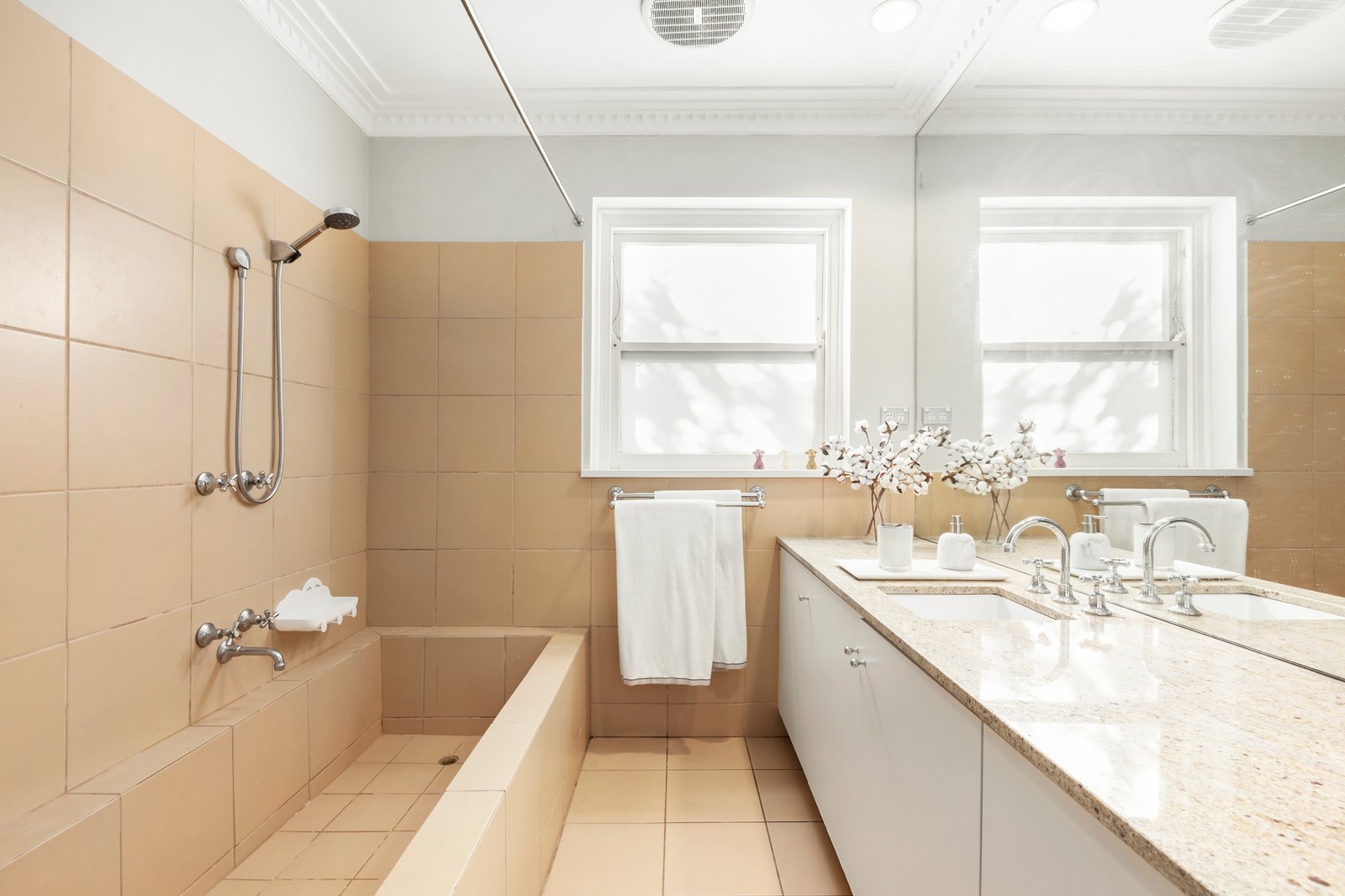 Real Estate and Property in 6/716 Orrong Road, Toorak, VIC