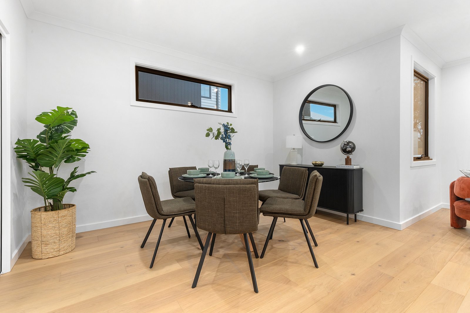 Gallery: 6/77 Larnook Crescent