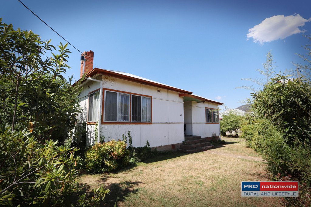 68 Albury Street TUMBARUMBA 1