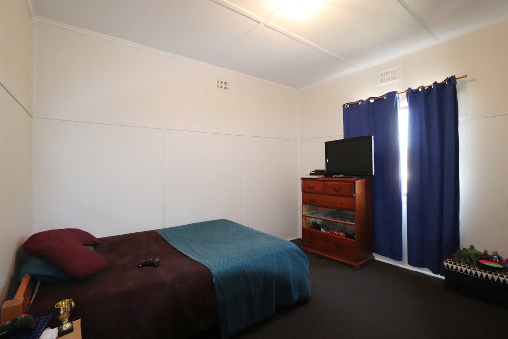 68 Albury Street TUMBARUMBA 9