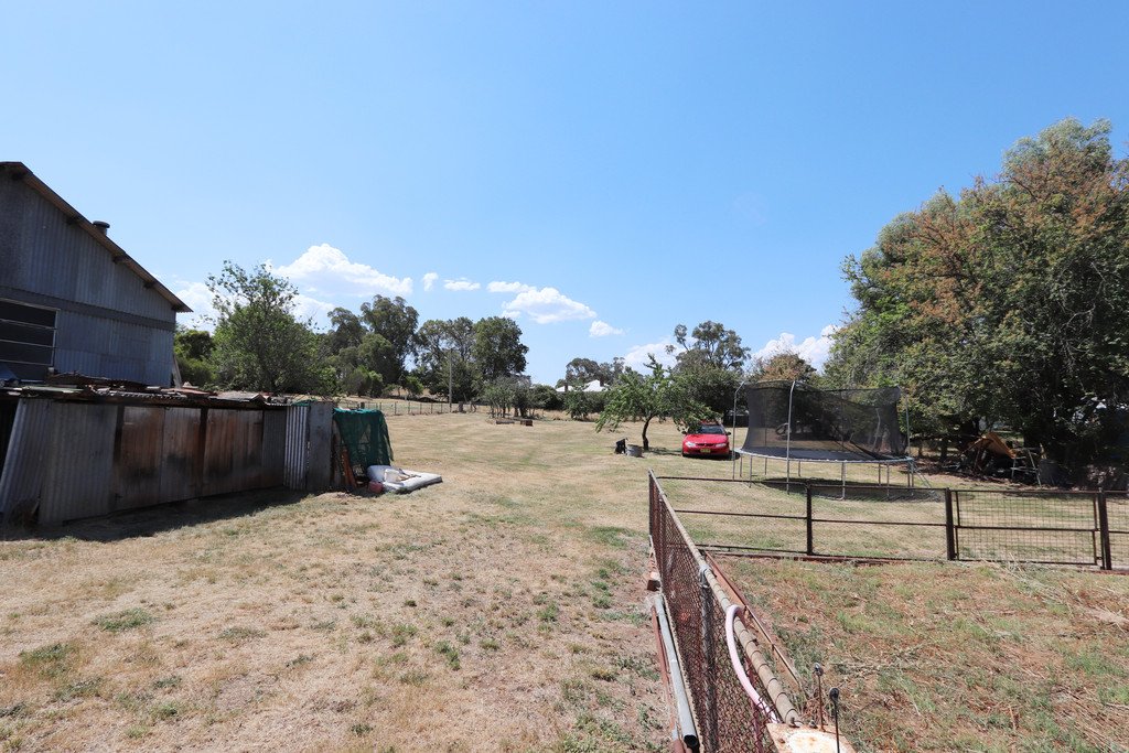 68 Albury Street TUMBARUMBA 12