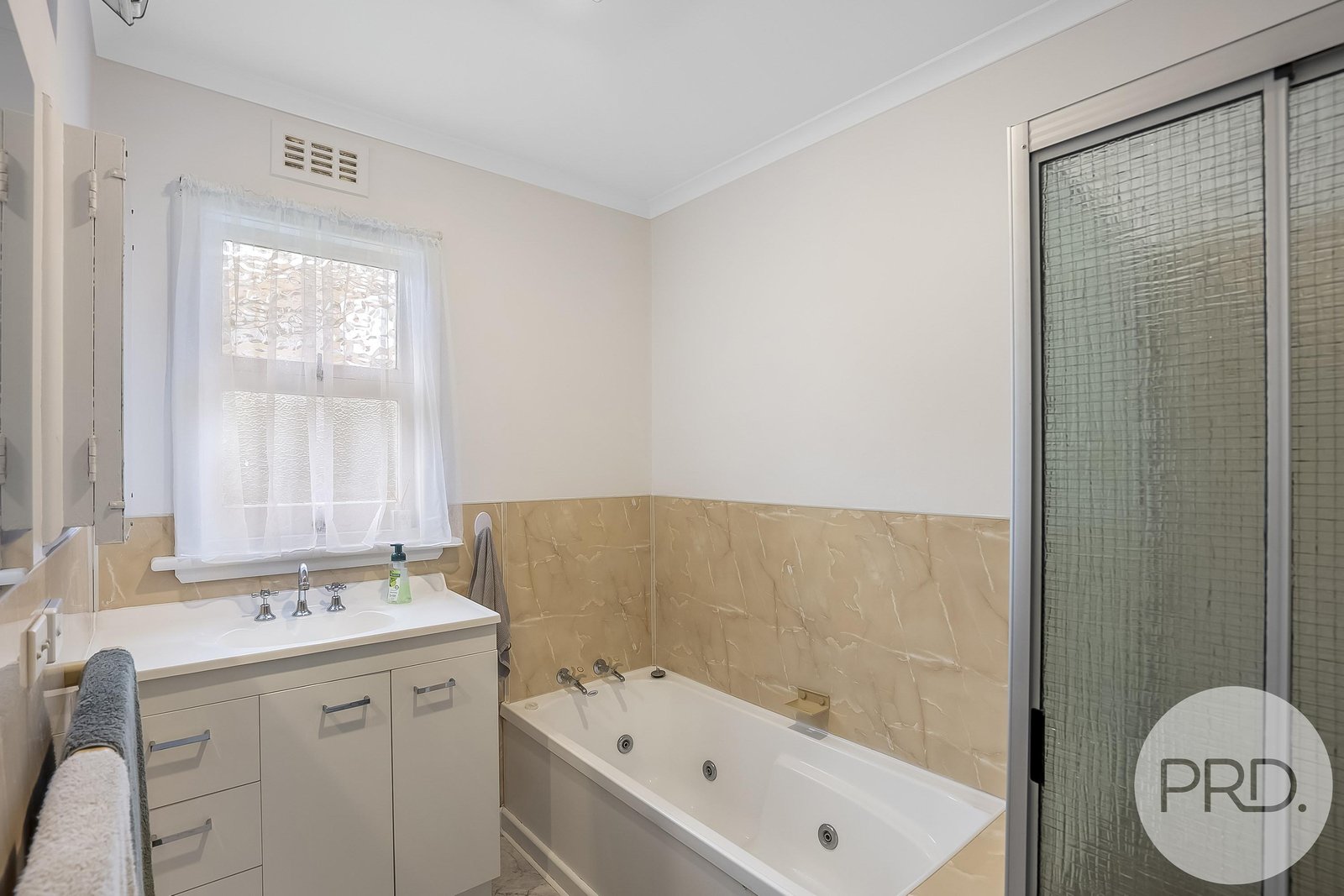 68 Begonia Street LINDISFARNE 13