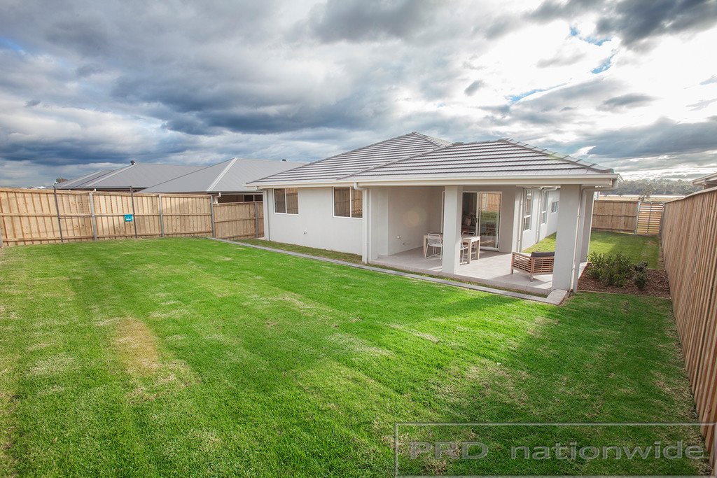 68 Emperor Parade CHISHOLM 15