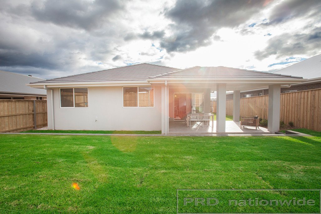 68 Emperor Parade CHISHOLM 17