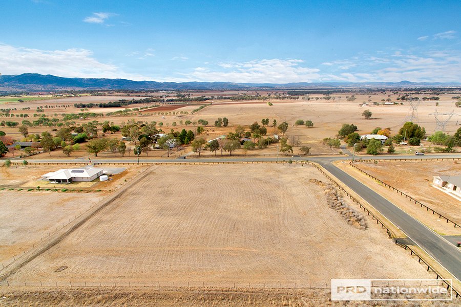 68 Falcon Drive TAMWORTH 8