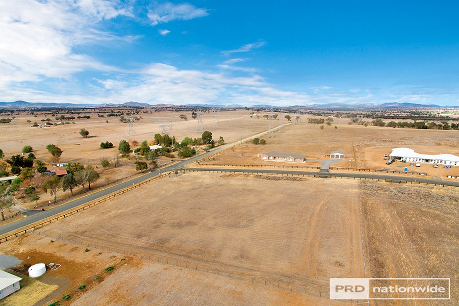68 Falcon Drive TAMWORTH 9