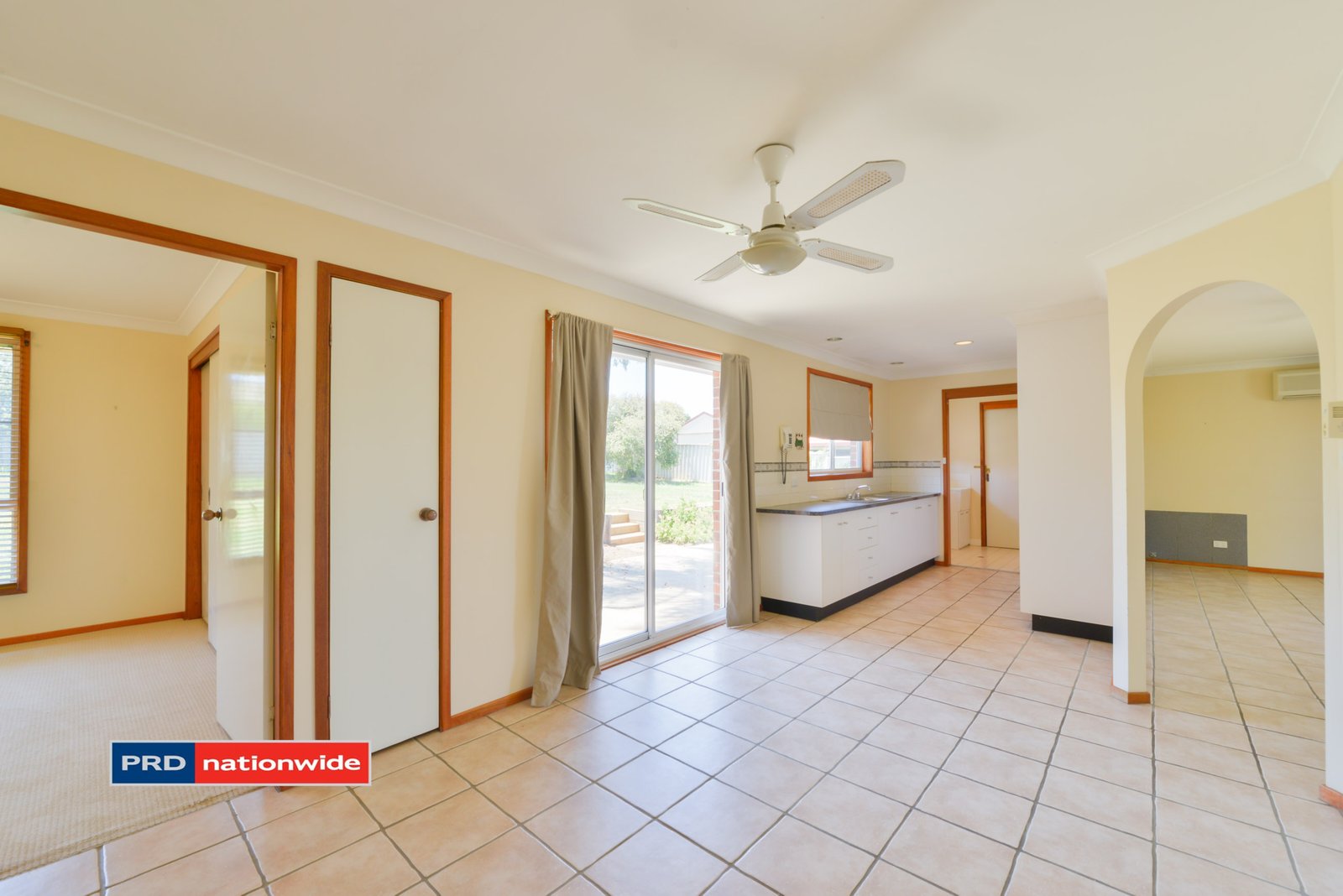 68 Glengarvin Drive TAMWORTH 8