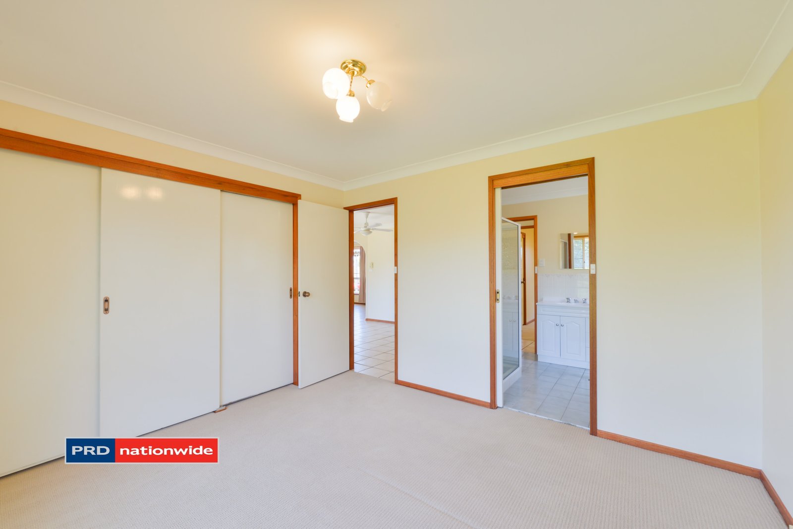 68 Glengarvin Drive TAMWORTH 16