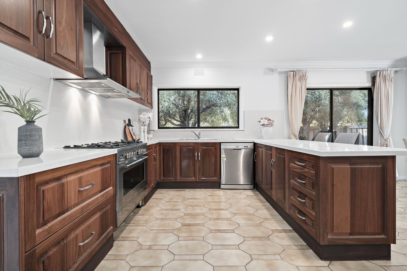 Real Estate and Property in 68 Green Street, Ivanhoe, VIC