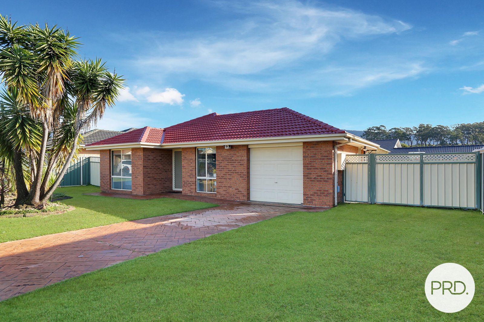 68 Huxley Drive HORSLEY 1