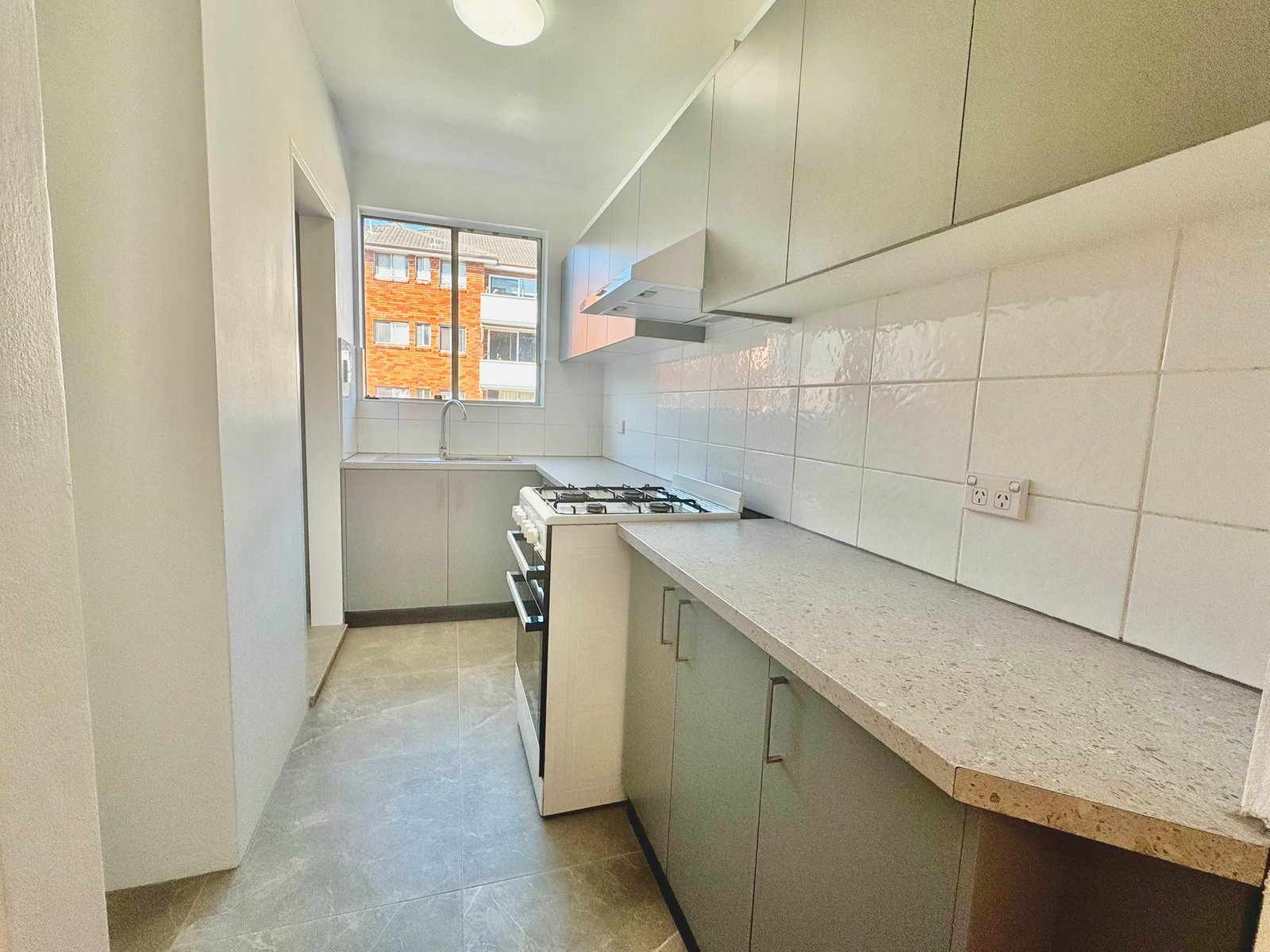 6/8 Maloney Street EASTLAKES 2