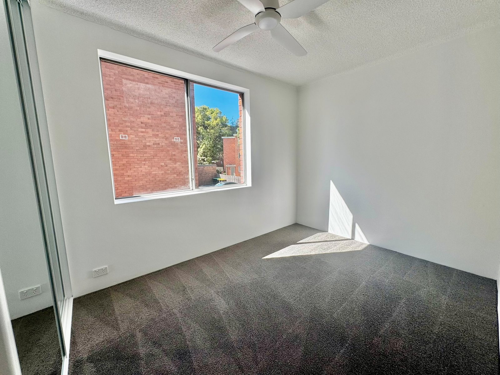 6/8 Maloney Street EASTLAKES 4