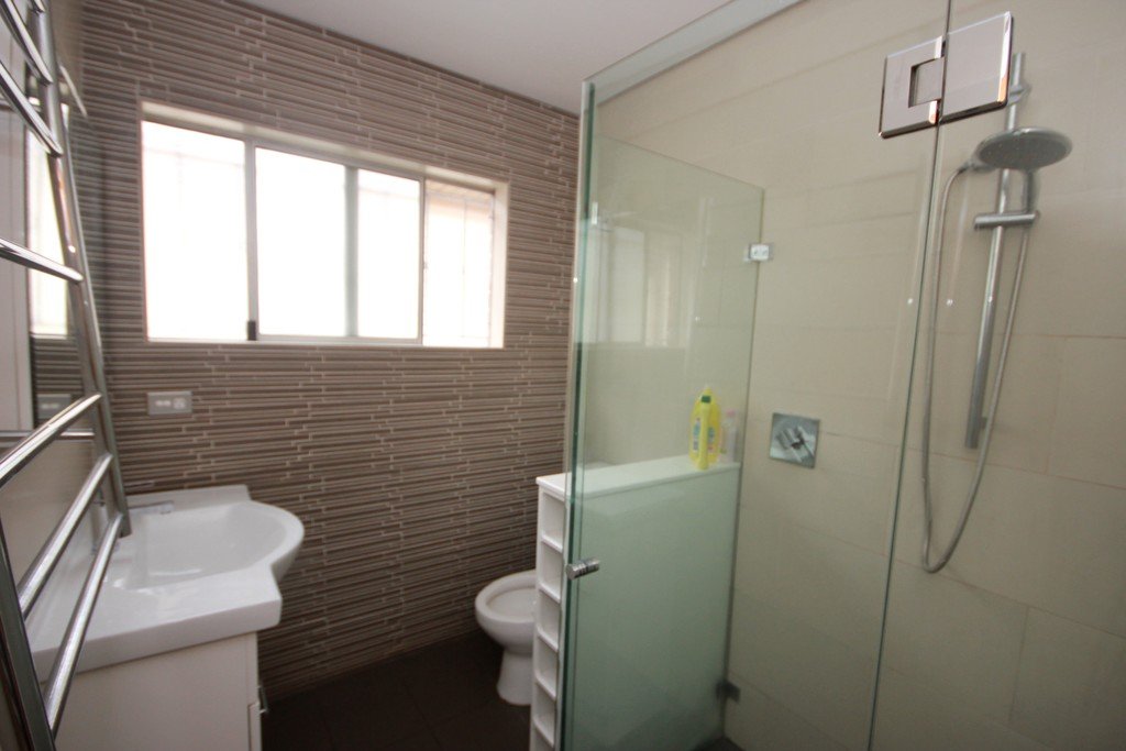 68 Monterey Street MONTEREY 5