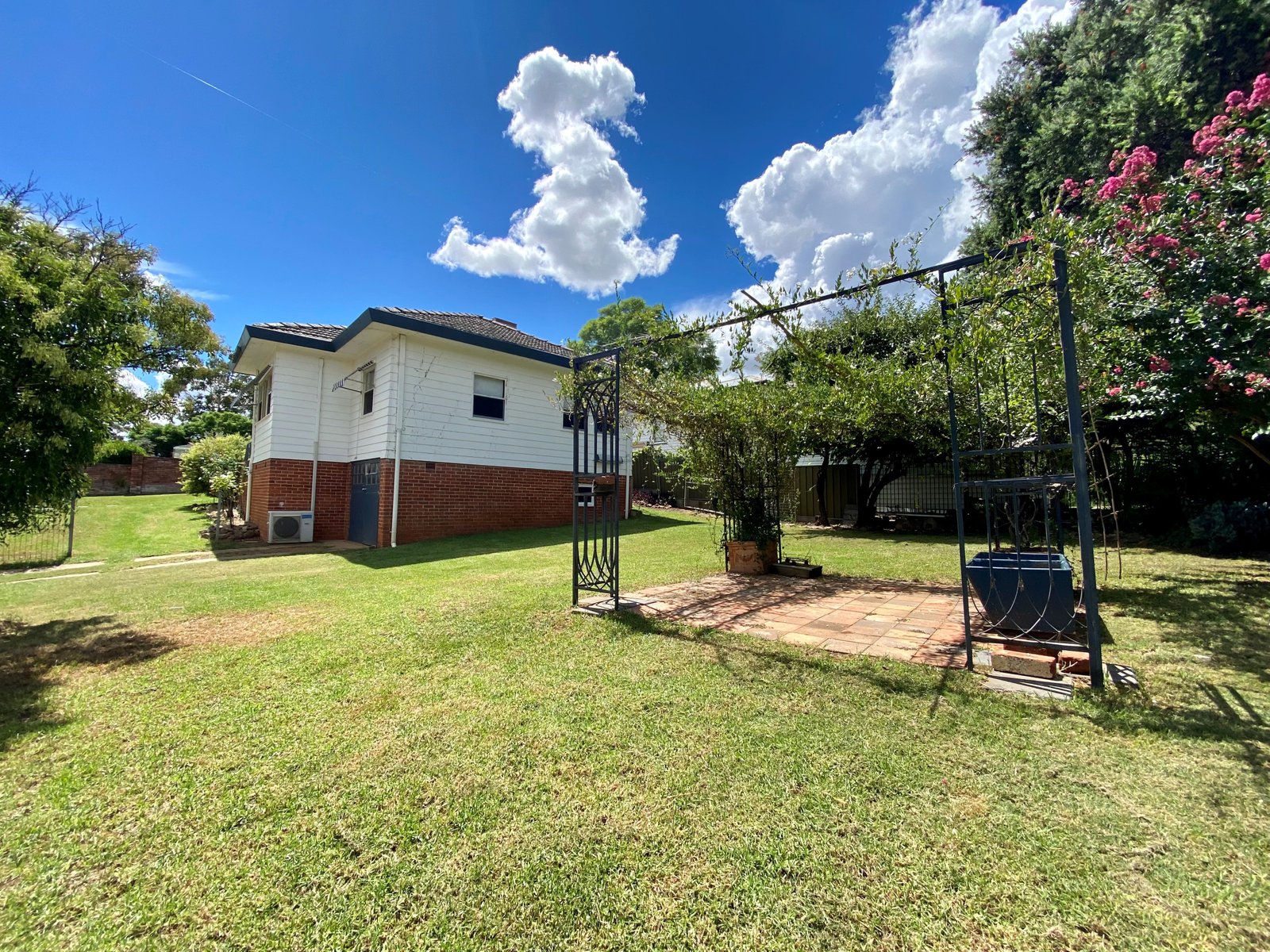 68 Raglan Street EAST TAMWORTH 17