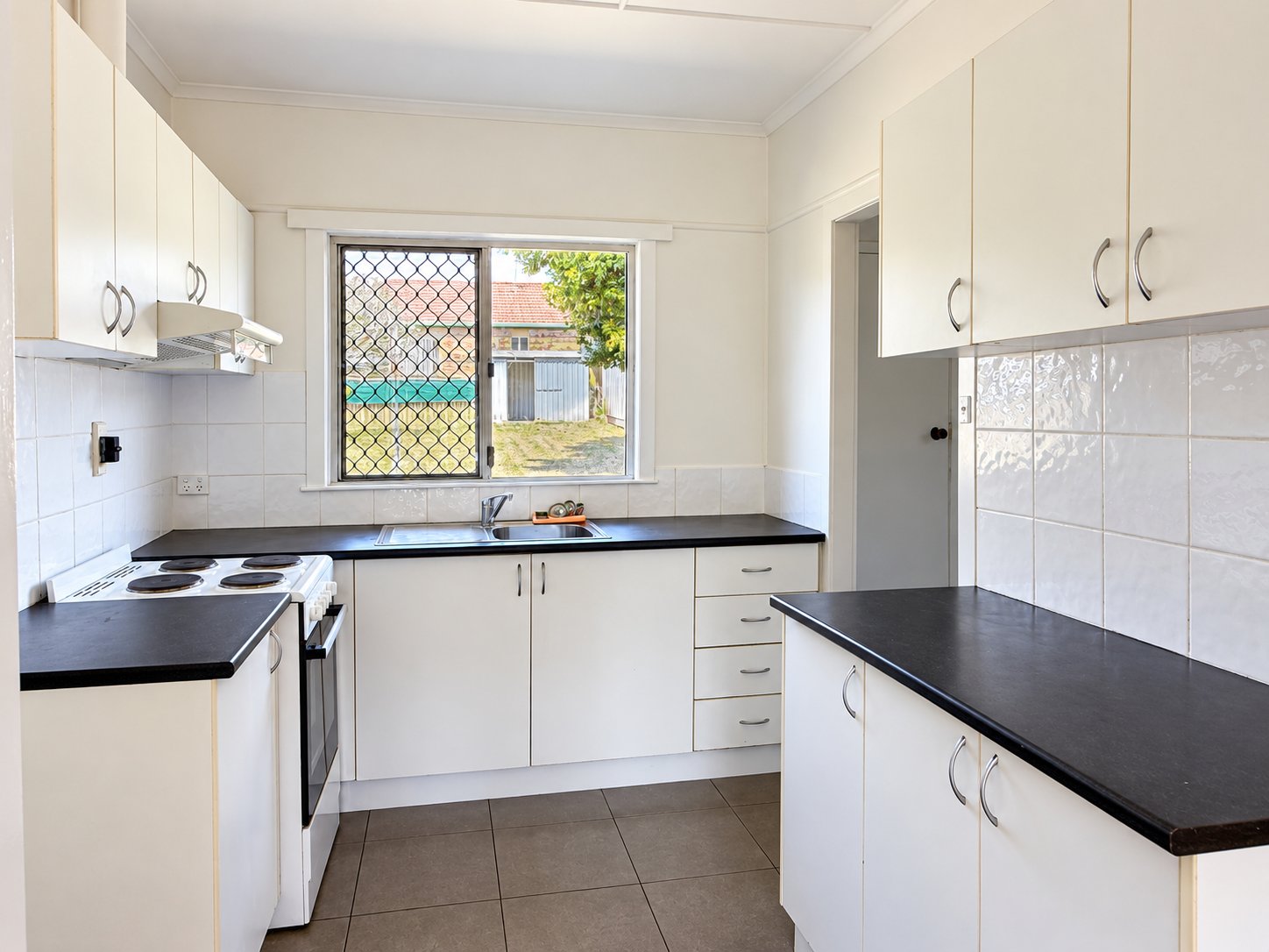 68 Robert Street LABRADOR 4