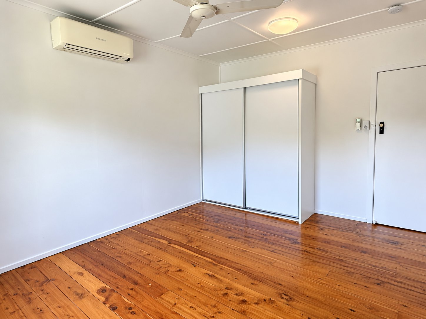 68 Robert Street LABRADOR 6