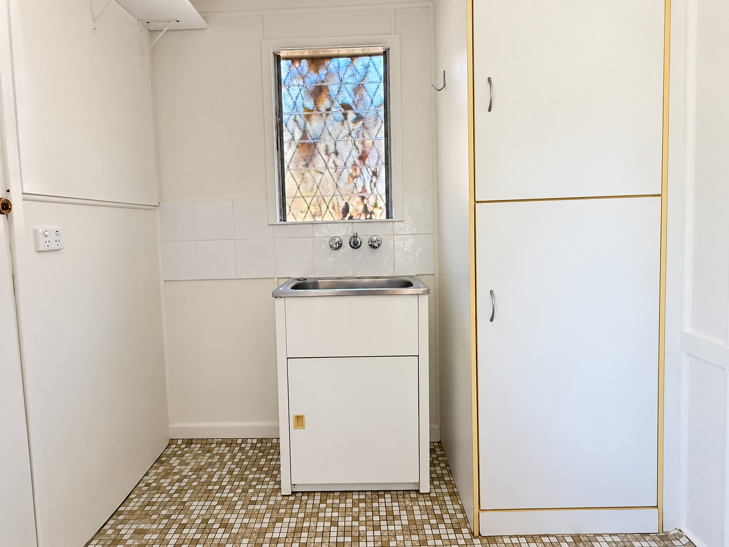 68 Robert Street LABRADOR 10