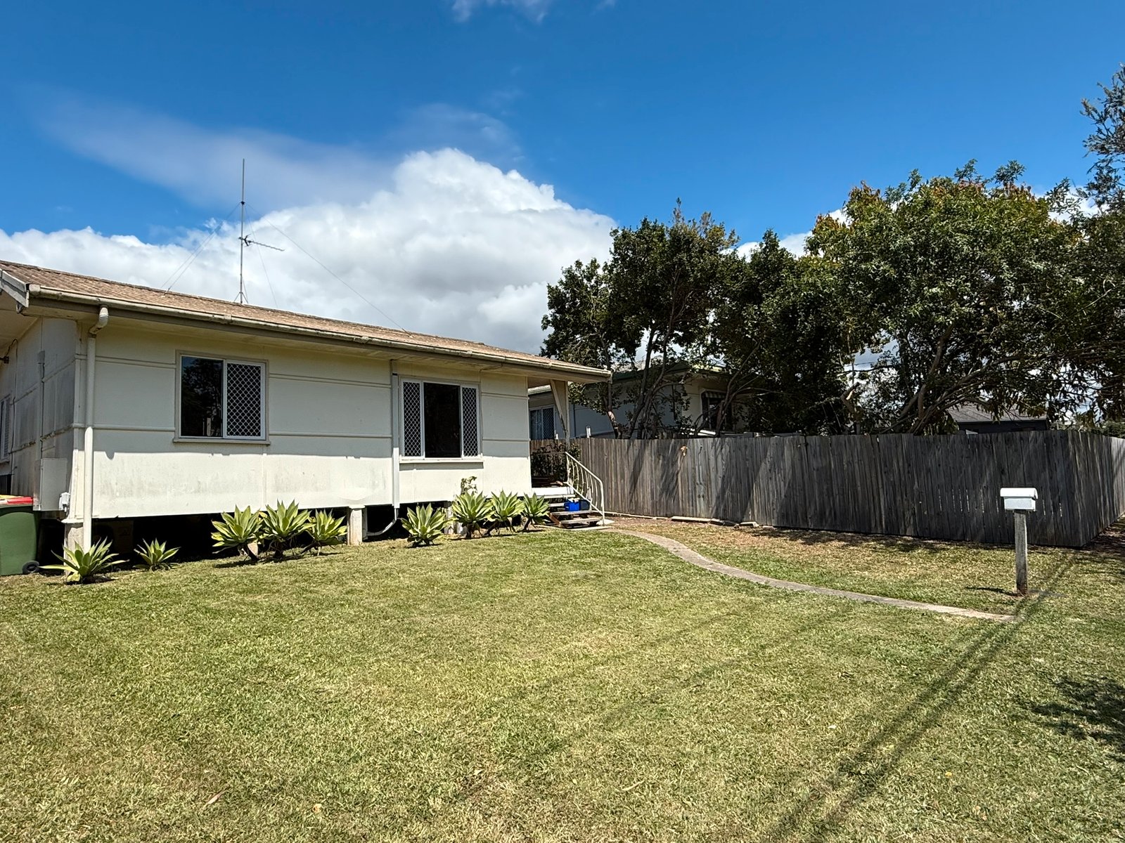 68 Robert Street LABRADOR 13