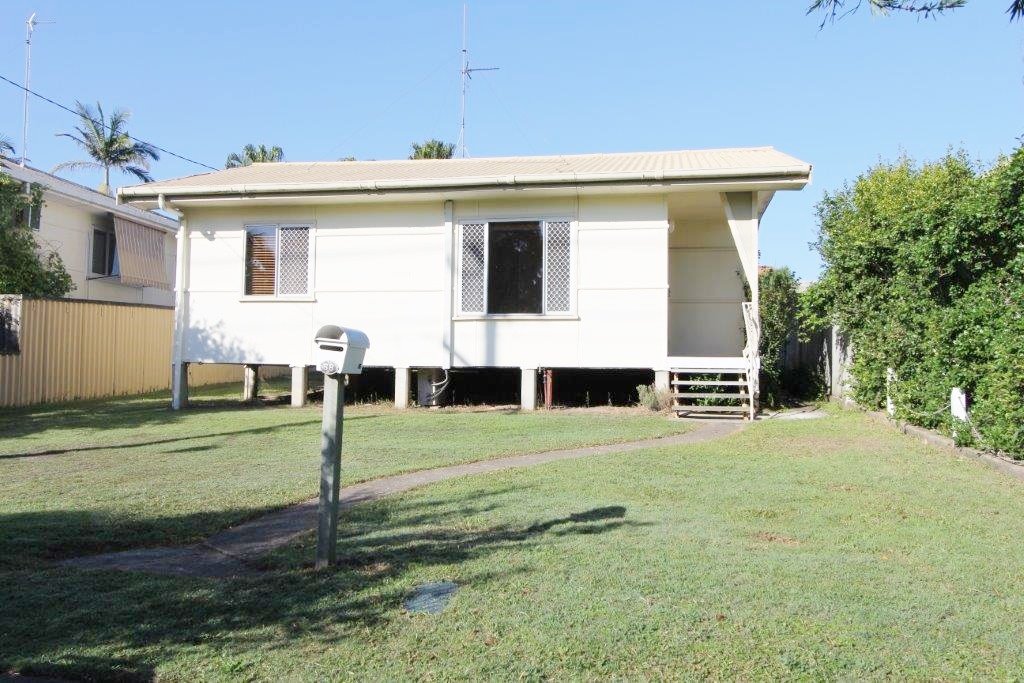 68 Robert Street LABRADOR 1