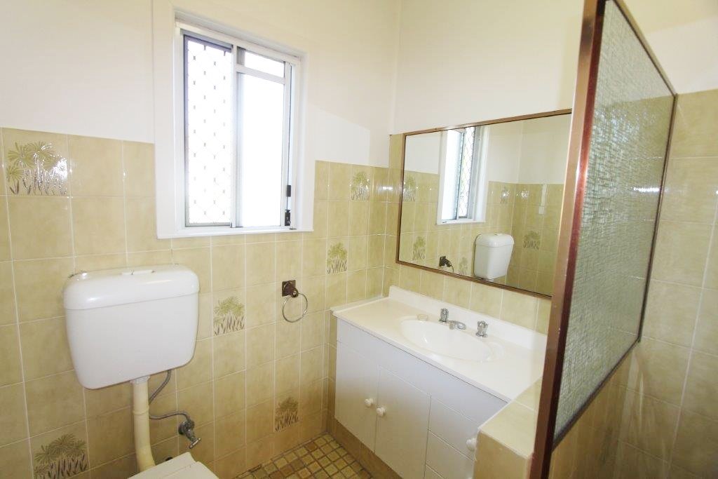 68 Robert Street LABRADOR 7