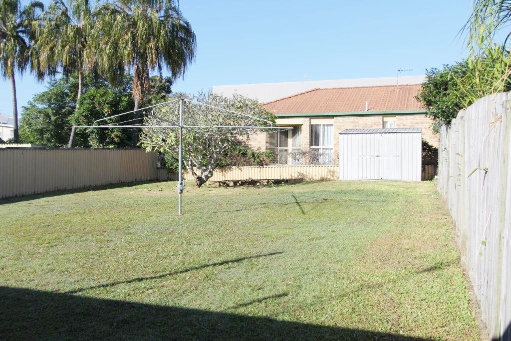 68 Robert Street LABRADOR 8