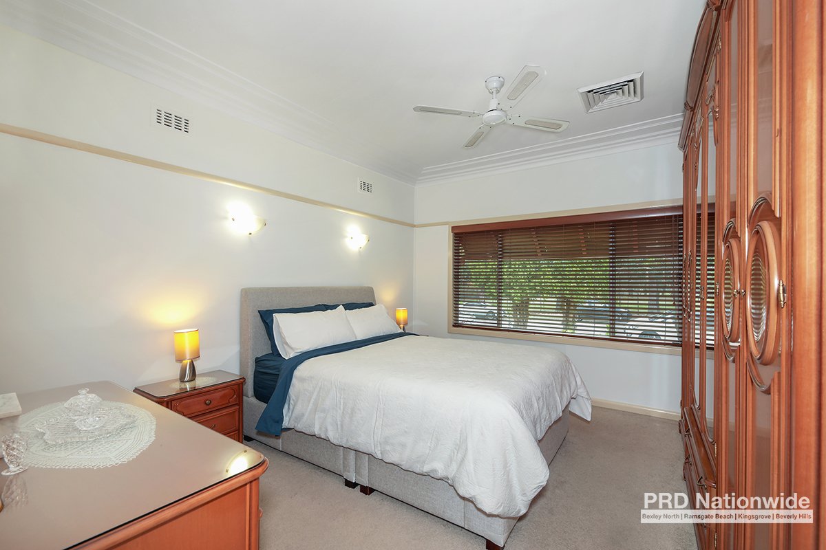 68 Rosebank Avenue KINGSGROVE 4