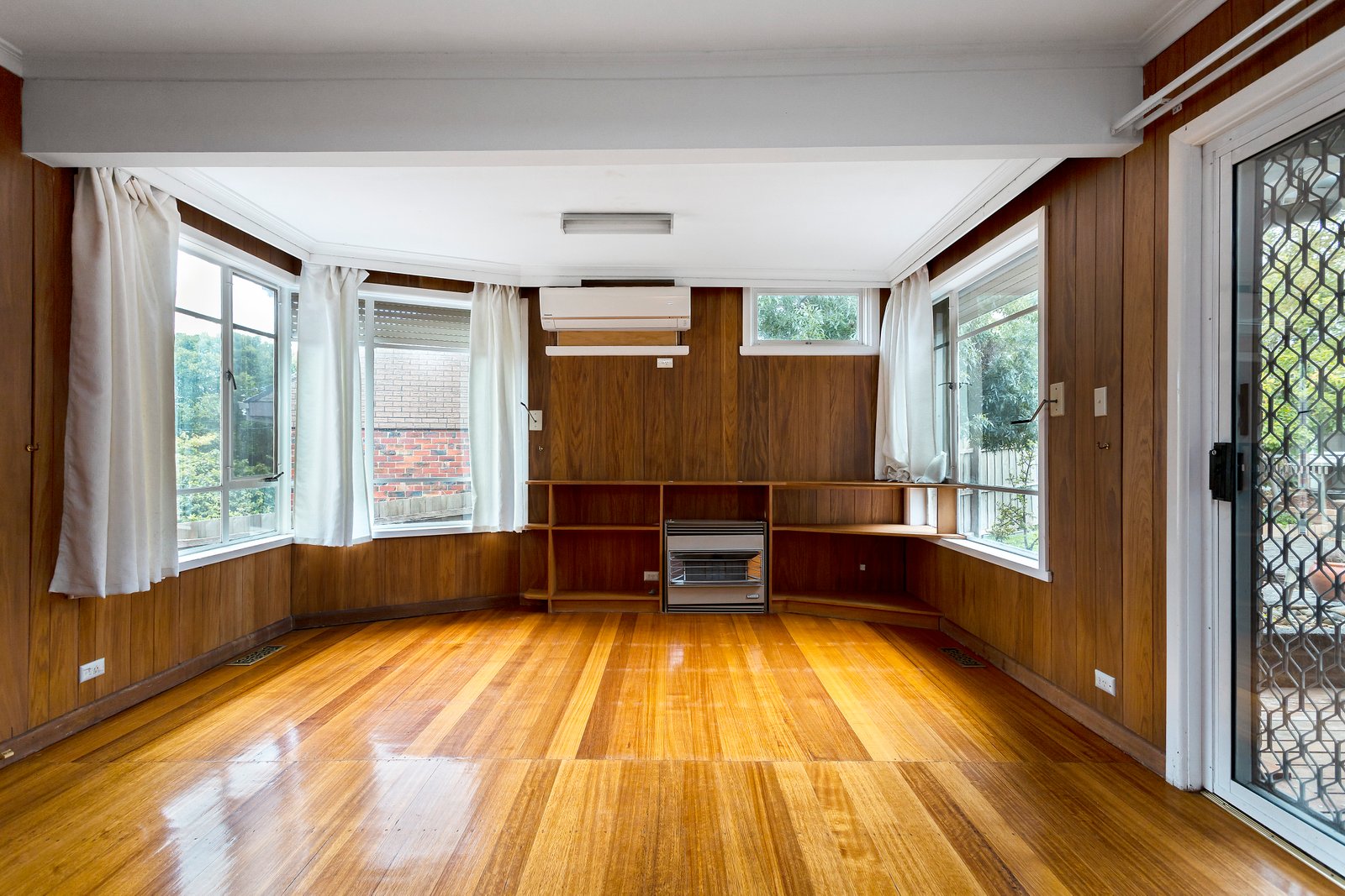 Gallery: 68 Silver Ash Avenue