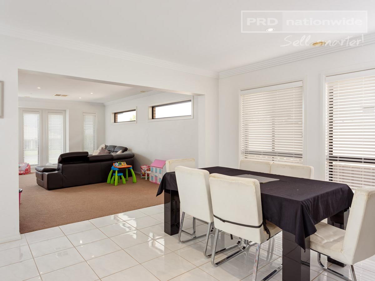 68 Stirling Boulevard TATTON 3