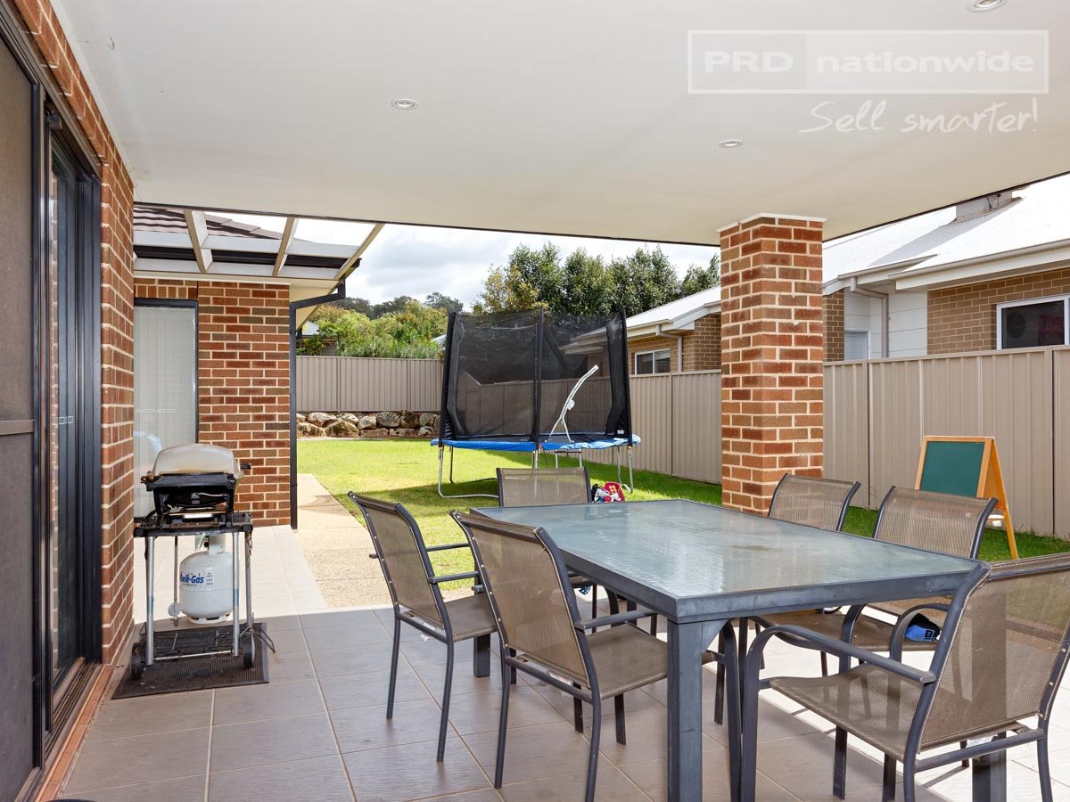 68 Stirling Boulevard TATTON 4