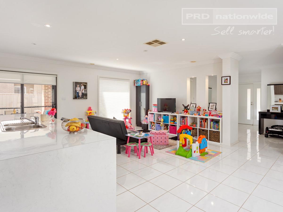 68 Stirling Boulevard TATTON 5