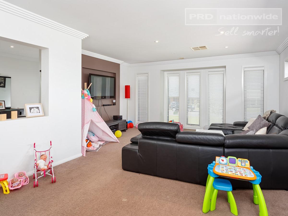 68 Stirling Boulevard TATTON 6