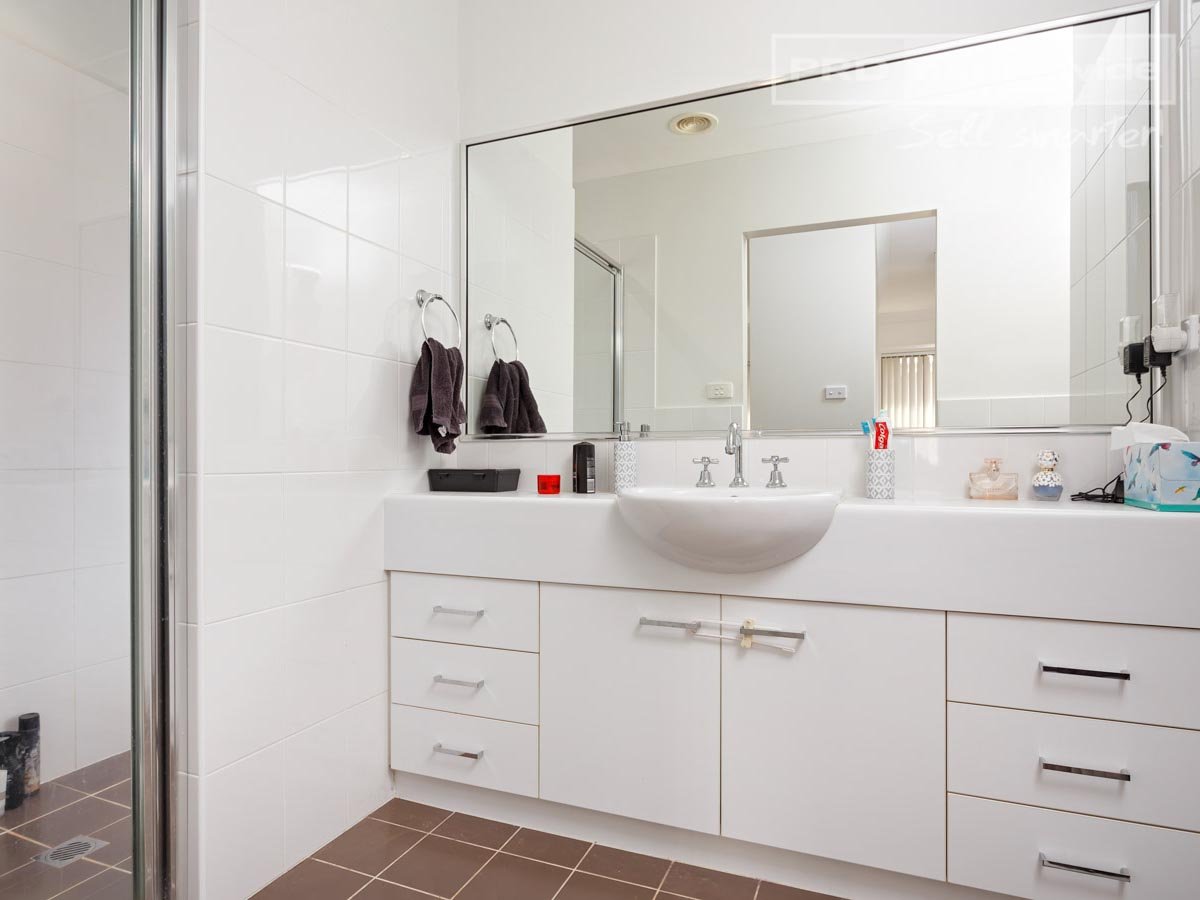 68 Stirling Boulevard TATTON 8