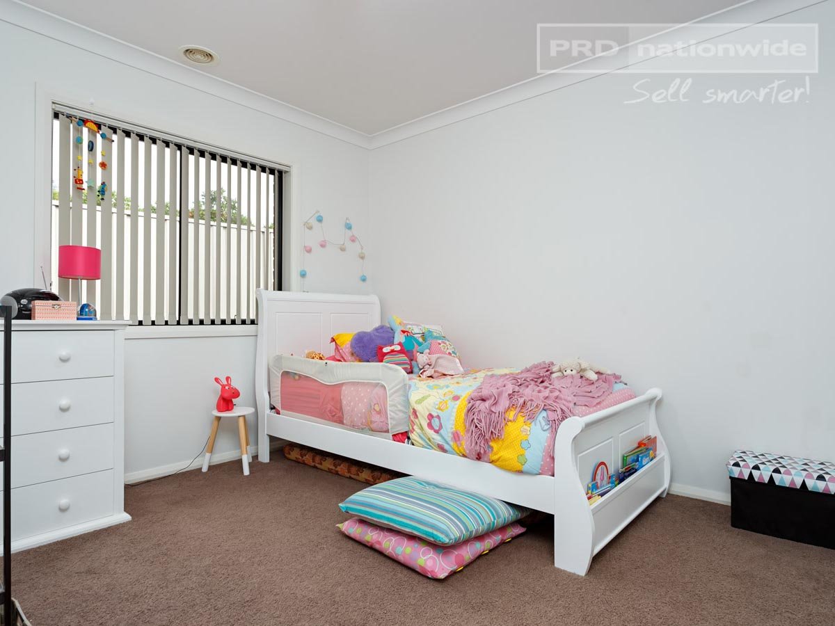 68 Stirling Boulevard TATTON 9