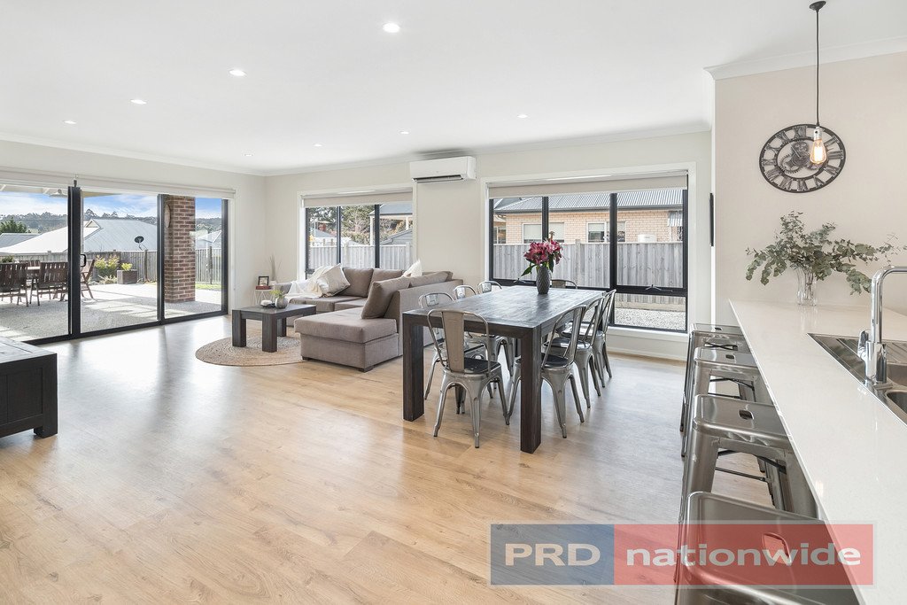 68 Urquhart Street GORDON 8