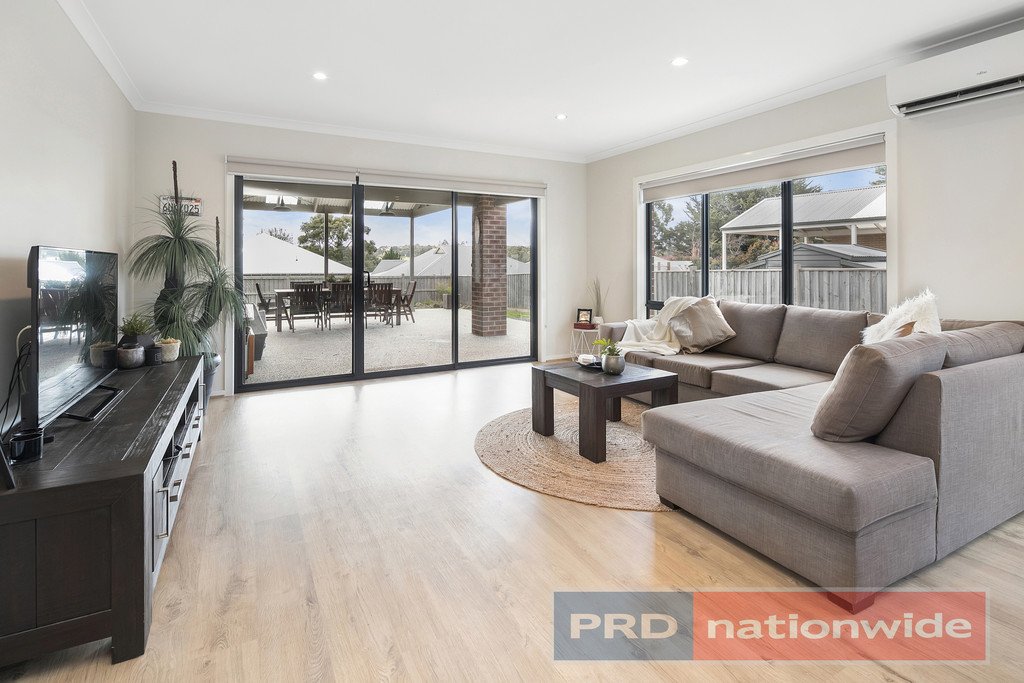 68 Urquhart Street GORDON 9