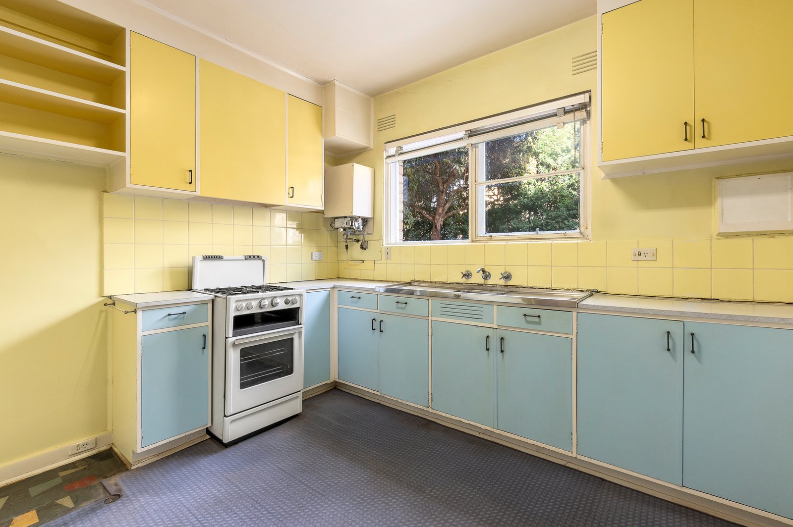 Gallery: 6/8 Westbury Street