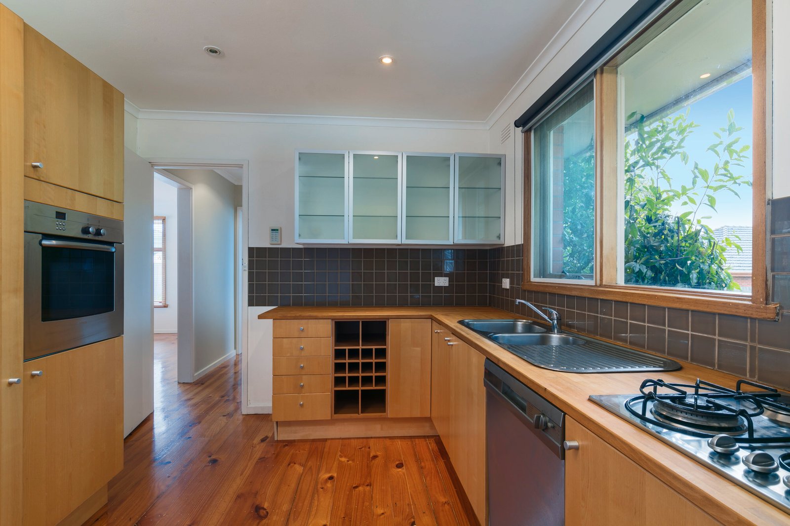 Gallery: 6/80 Warrigal Road