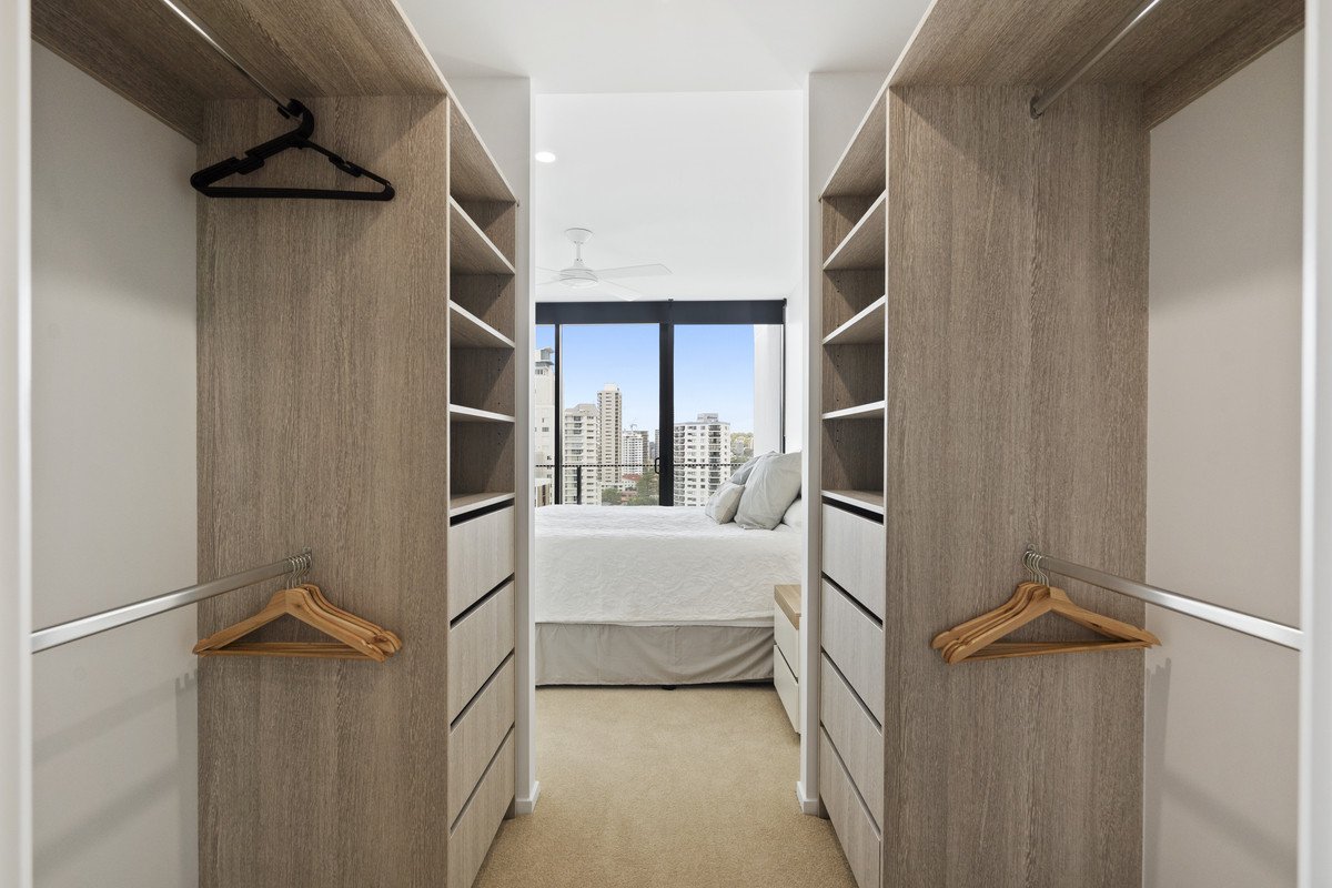 68/1969-1971 Gold Coast Highway Burleigh Heads 14