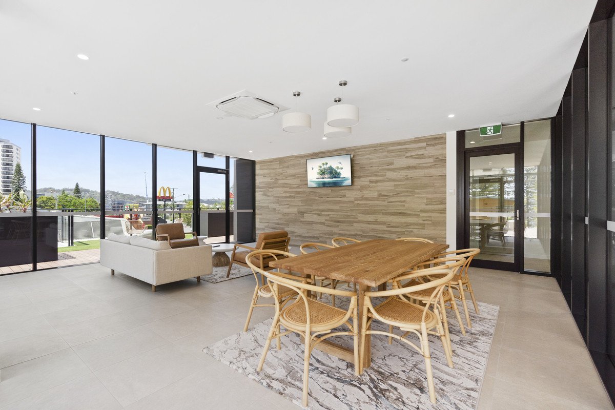 68/1969-1971 Gold Coast Highway Burleigh Heads 19