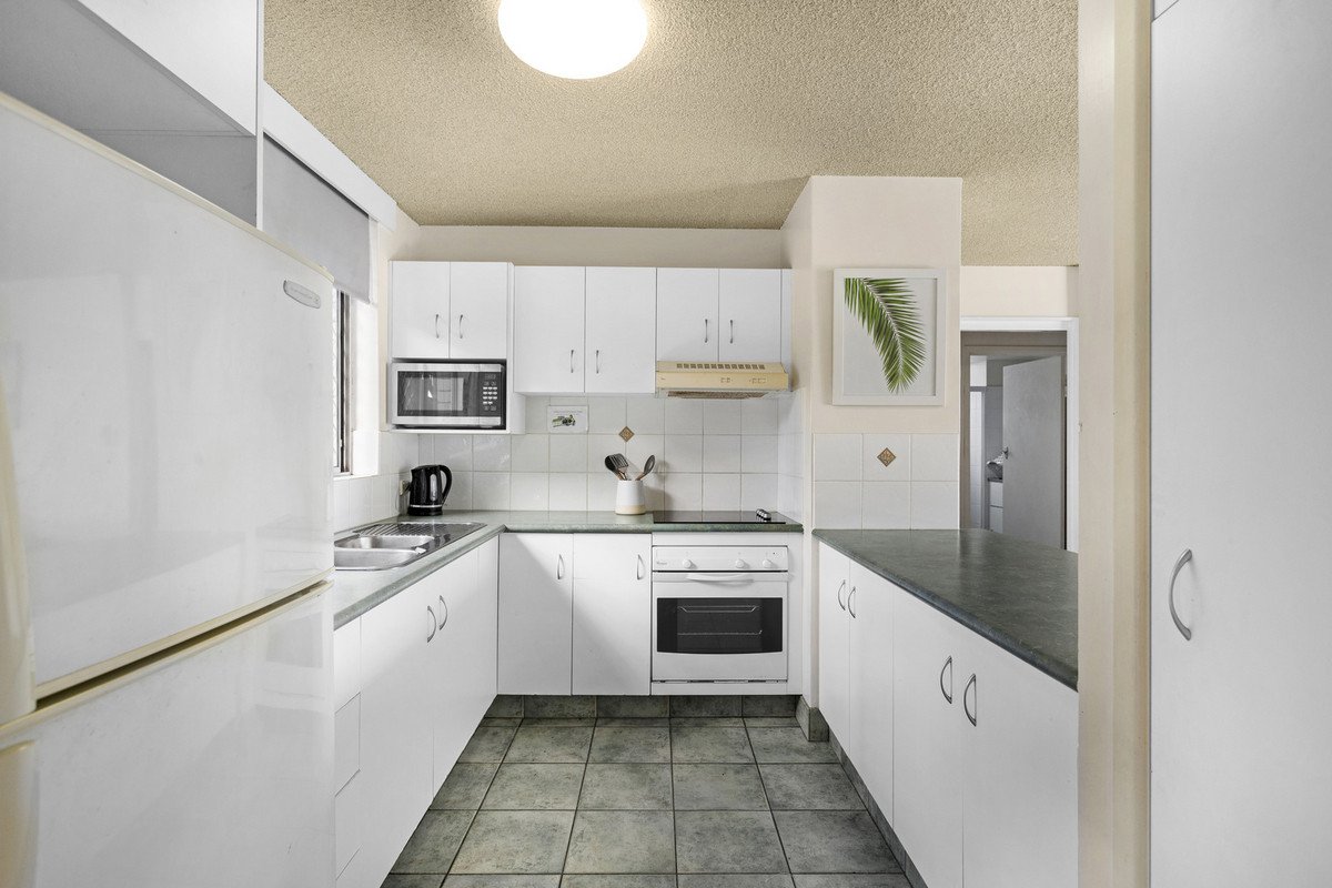 6/82 The Esplanade Burleigh Heads 5