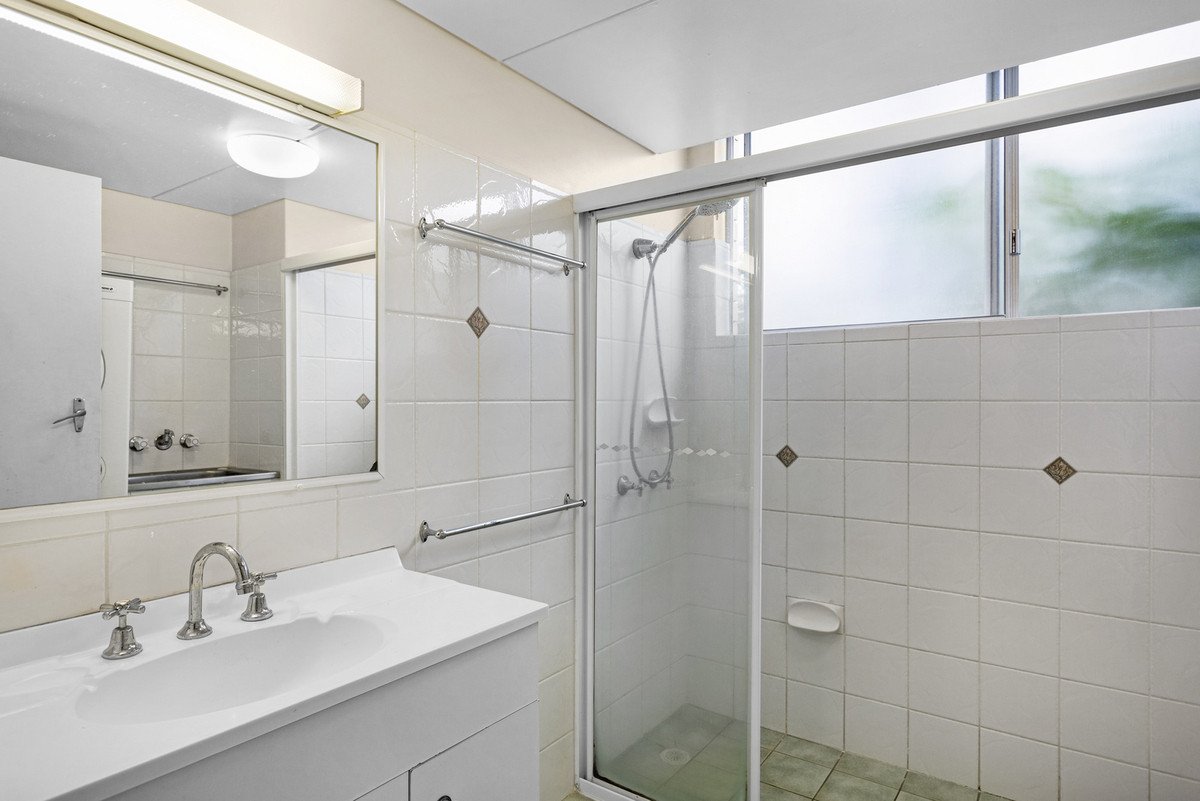 6/82 The Esplanade Burleigh Heads 8